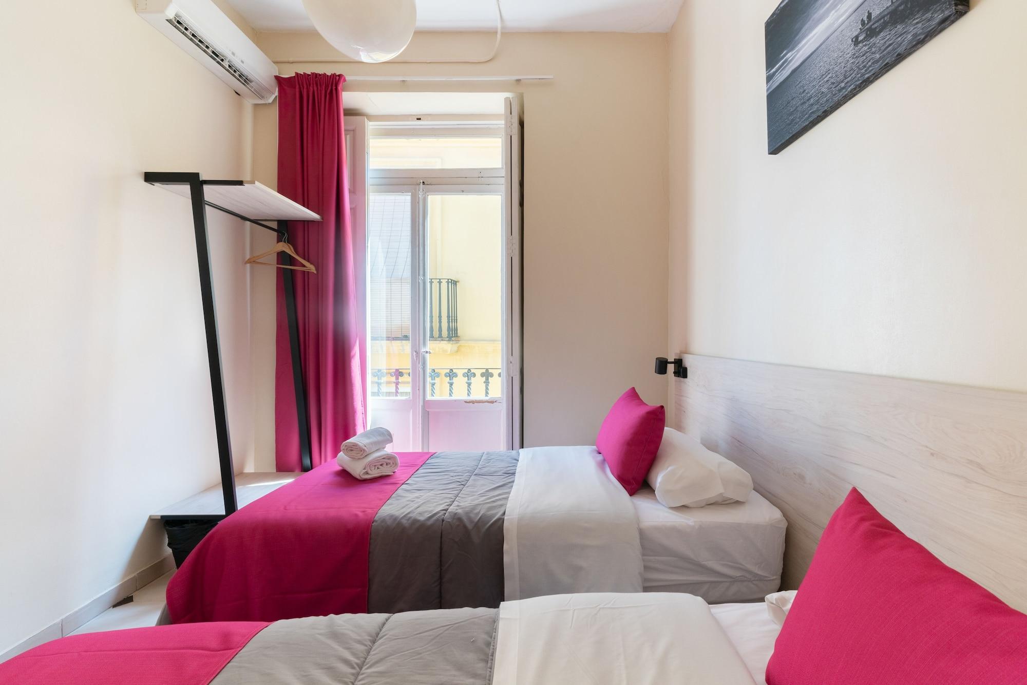 Red Nest Hostel Walencja Zewnętrze zdjęcie