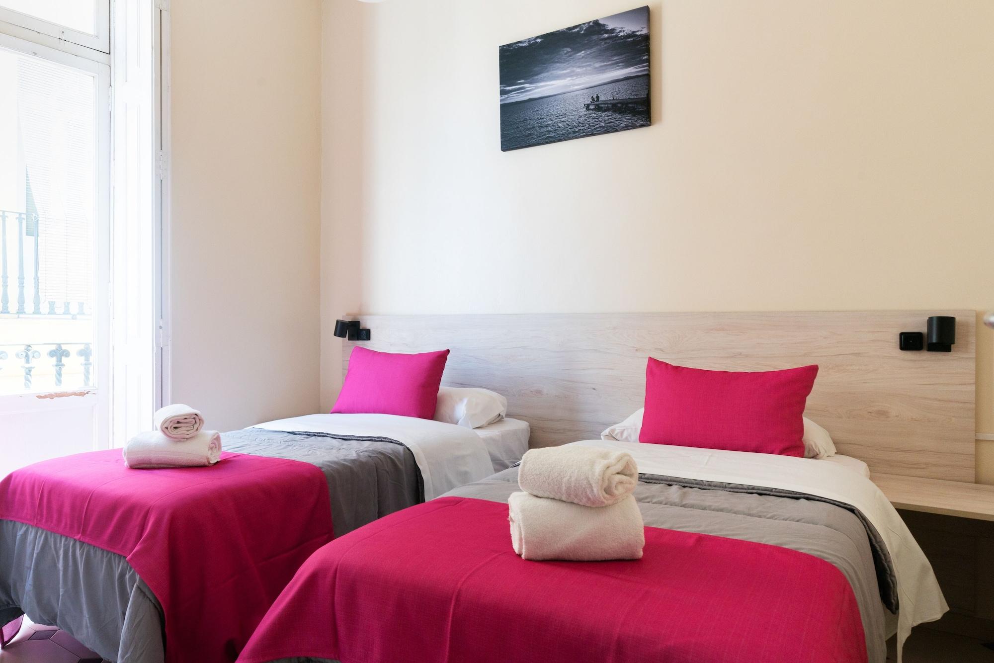 Red Nest Hostel Walencja Zewnętrze zdjęcie