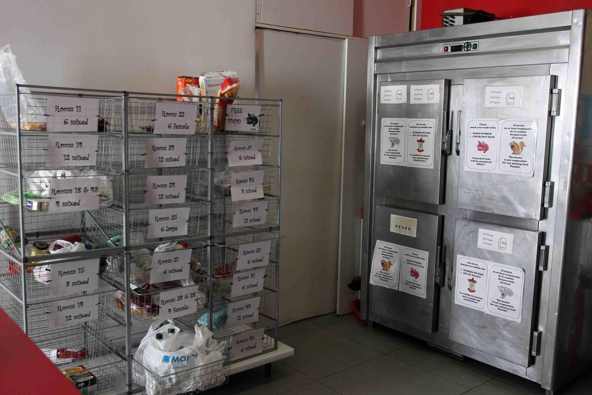 Red Nest Hostel Walencja Zewnętrze zdjęcie