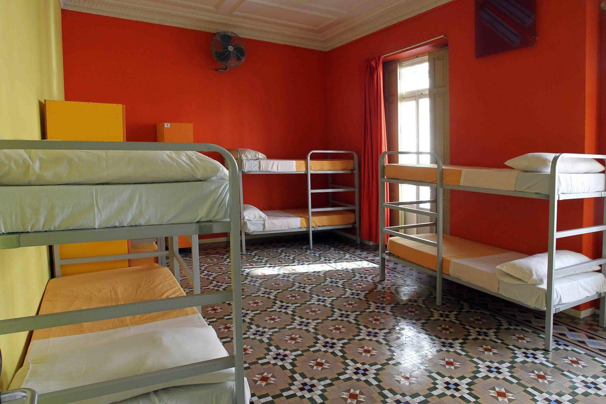 Red Nest Hostel Walencja Zewnętrze zdjęcie