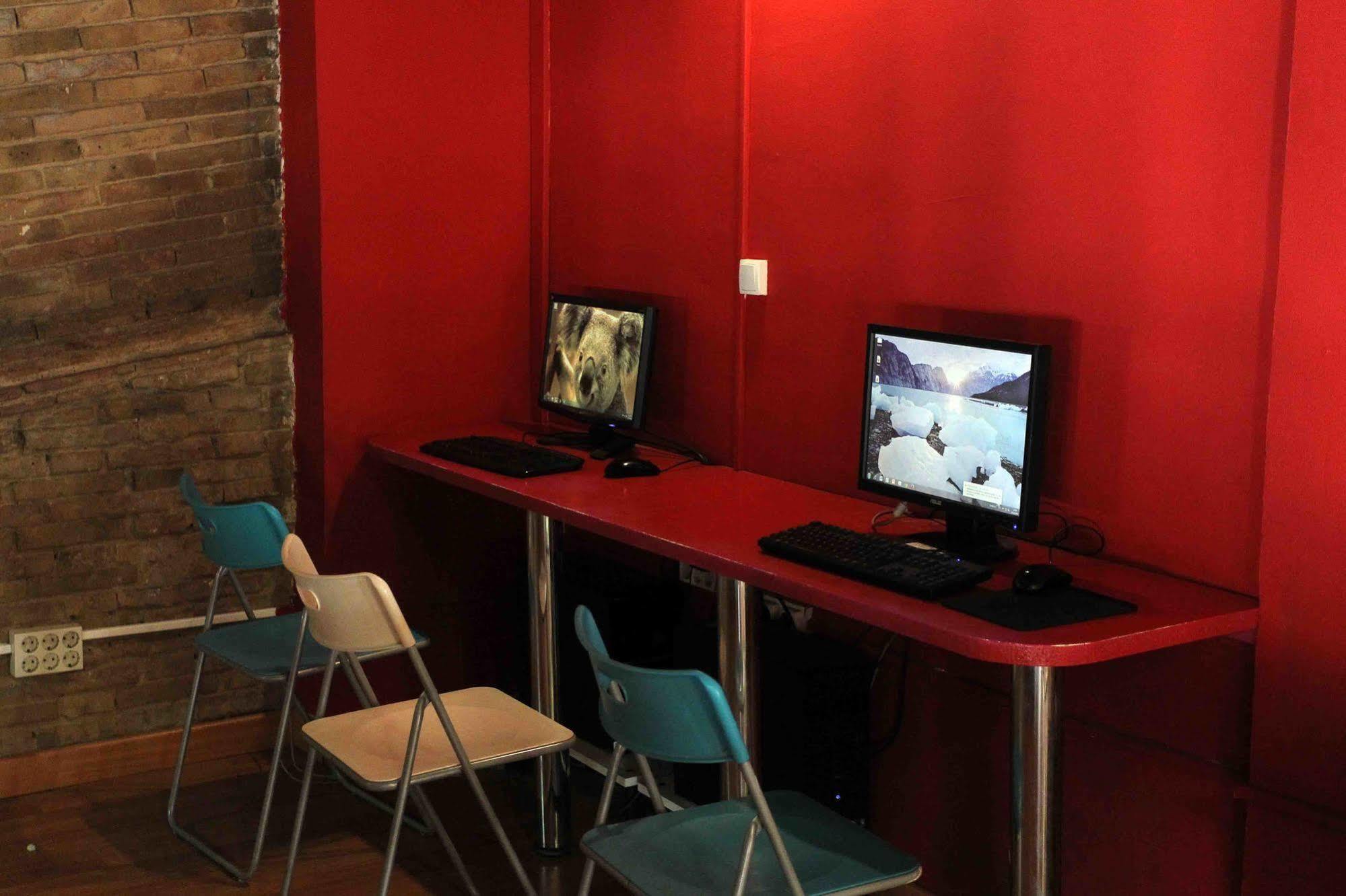 Red Nest Hostel Walencja Zewnętrze zdjęcie