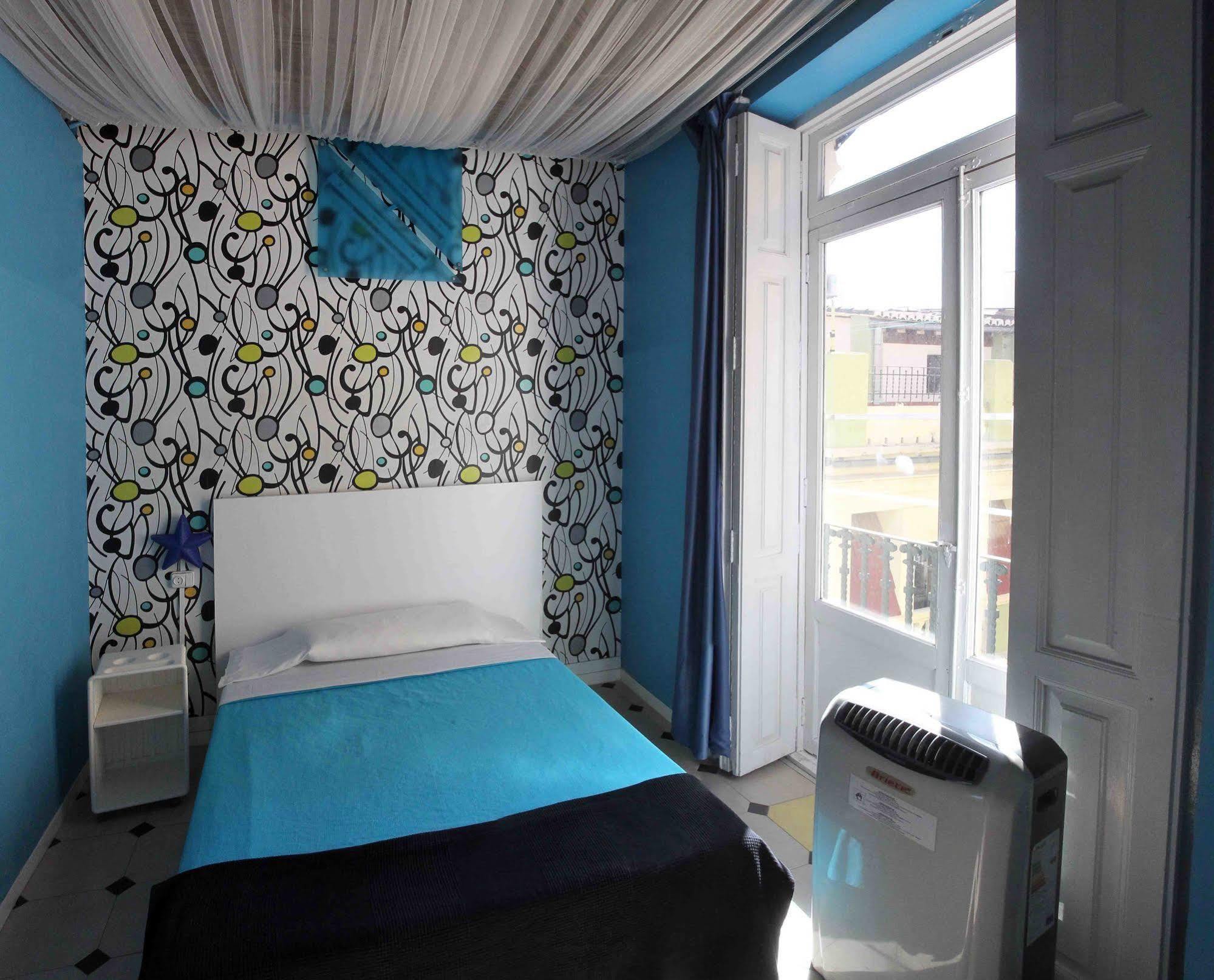 Red Nest Hostel Walencja Zewnętrze zdjęcie