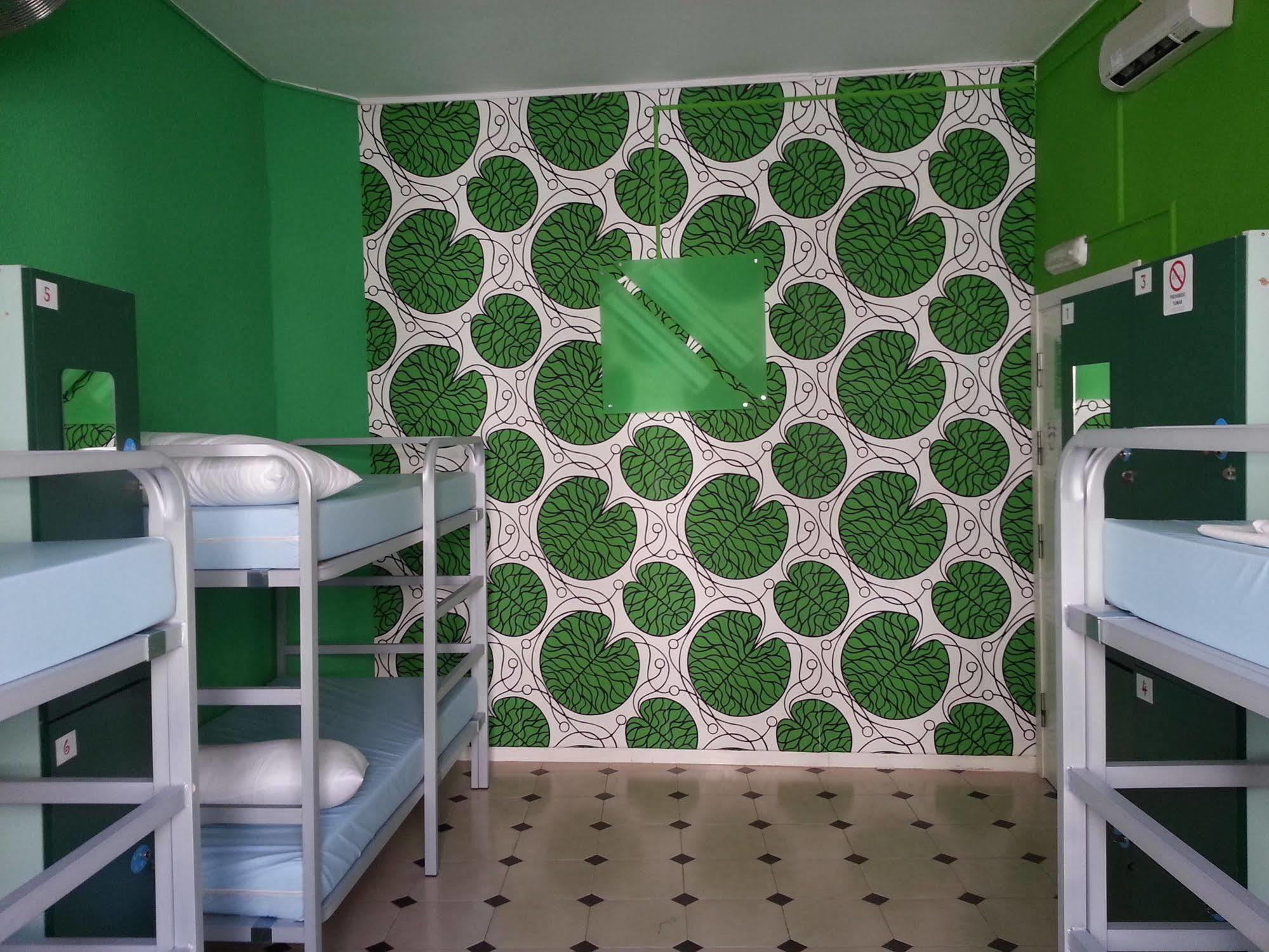 Red Nest Hostel Walencja Zewnętrze zdjęcie