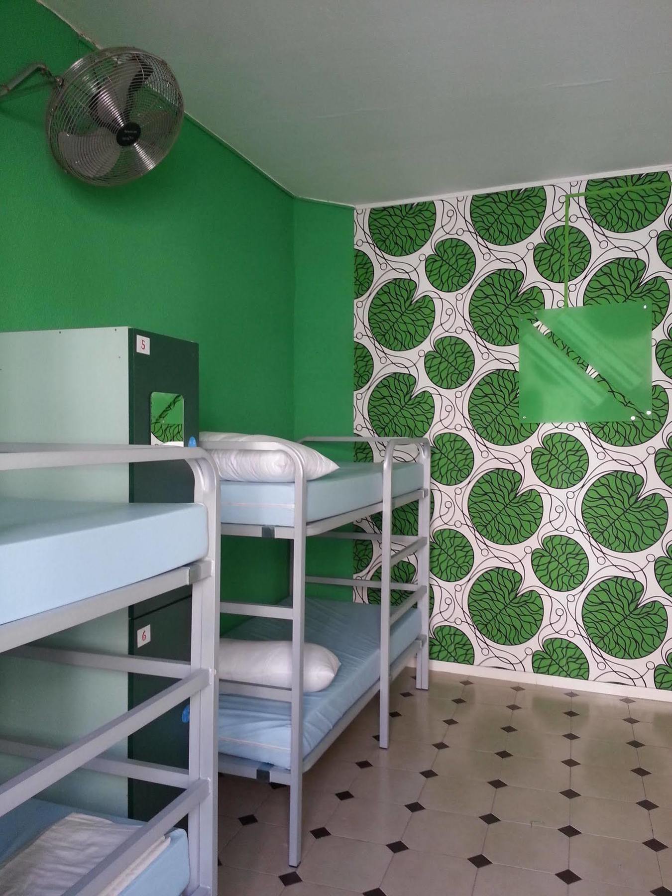 Red Nest Hostel Walencja Zewnętrze zdjęcie