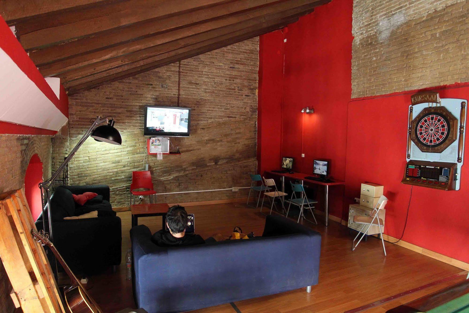 Red Nest Hostel Walencja Zewnętrze zdjęcie