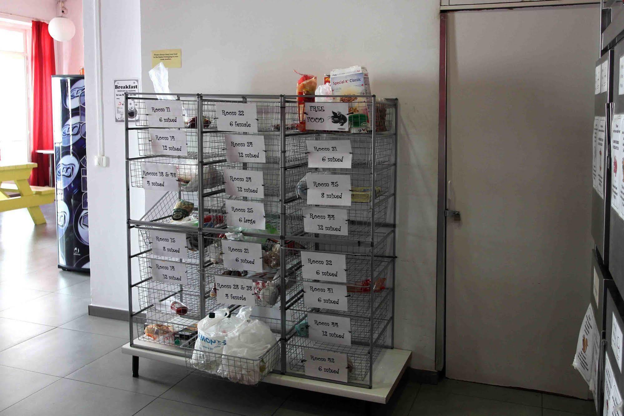 Red Nest Hostel Walencja Zewnętrze zdjęcie