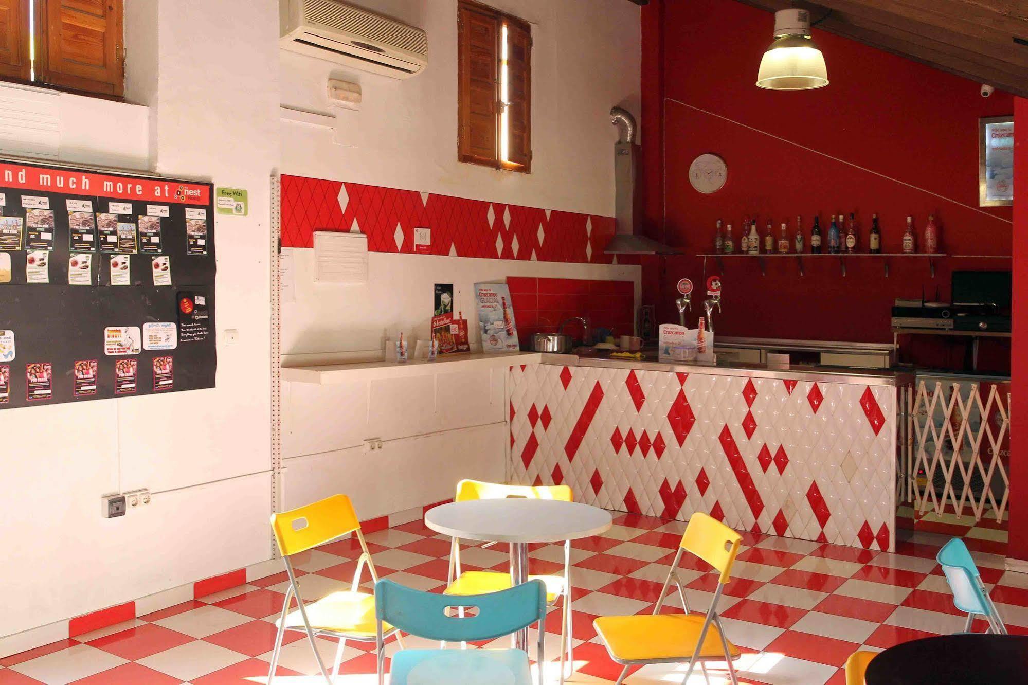 Red Nest Hostel Walencja Zewnętrze zdjęcie
