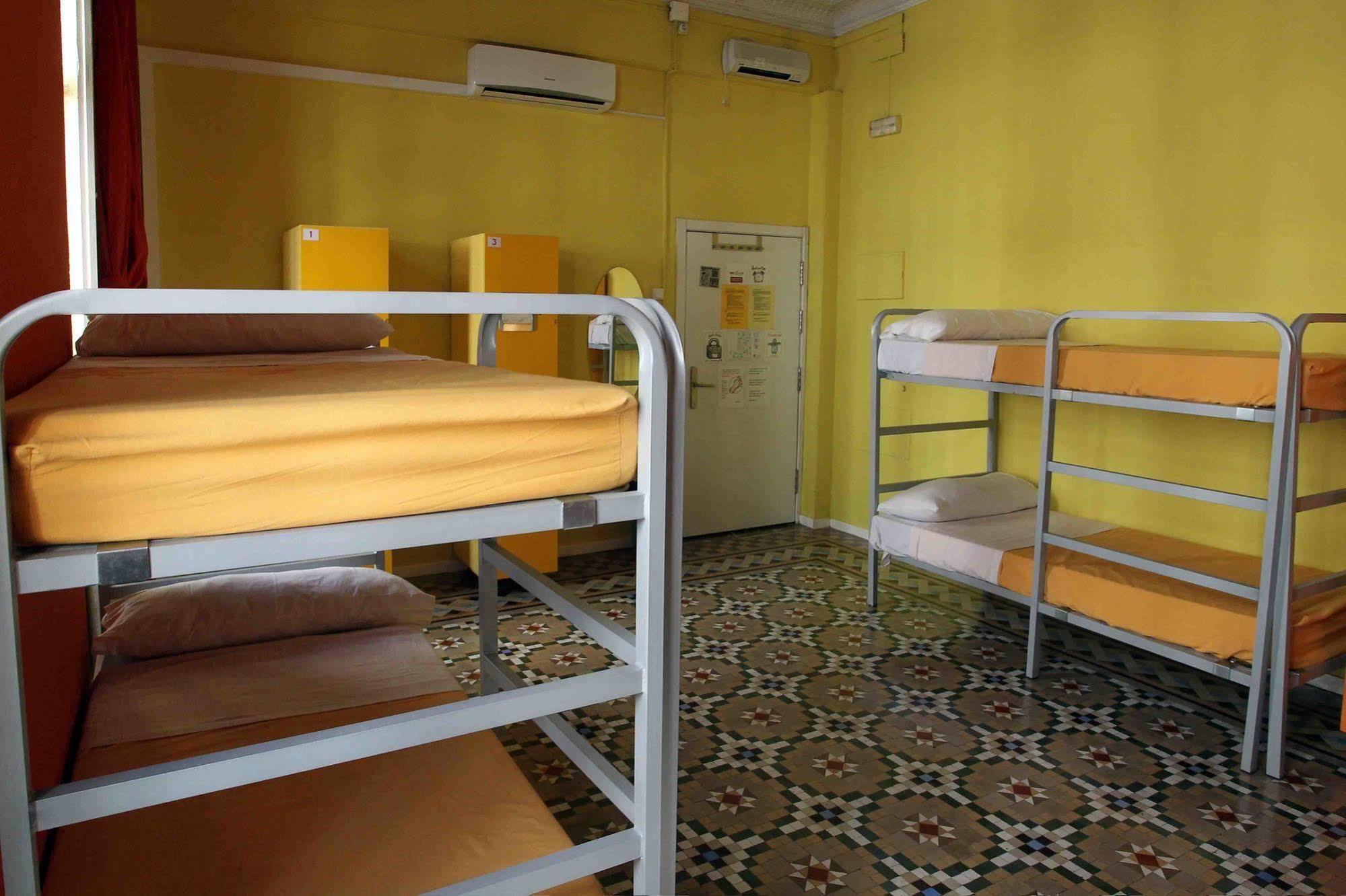 Red Nest Hostel Walencja Zewnętrze zdjęcie