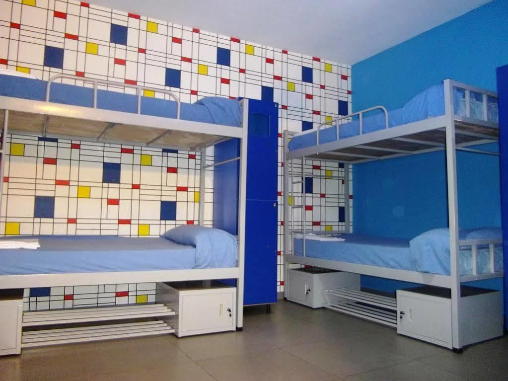 Red Nest Hostel Walencja Zewnętrze zdjęcie