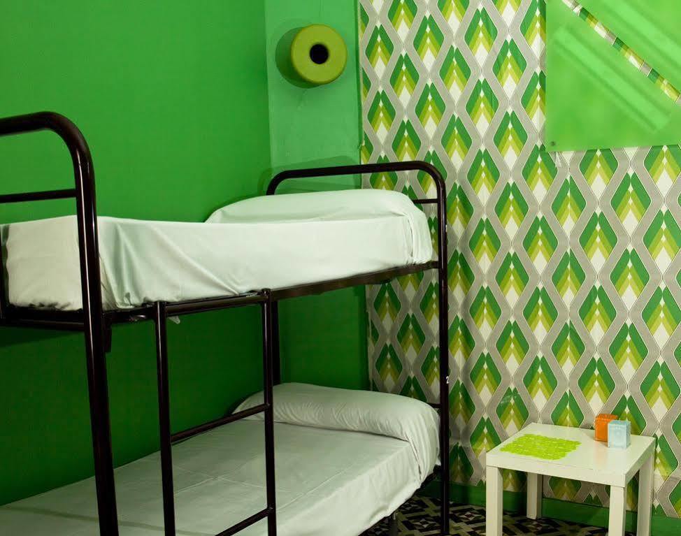 Red Nest Hostel Walencja Zewnętrze zdjęcie