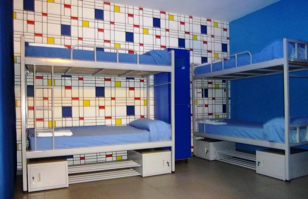 Red Nest Hostel Walencja Zewnętrze zdjęcie